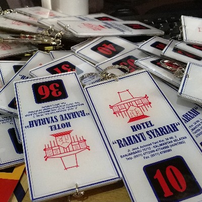 Gantungan kunci akrilik