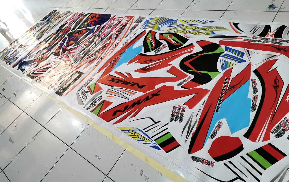 Pentingnya Laminasi untuk Hasil Cetak Stiker Indoor yang Lebih Tahan Lama