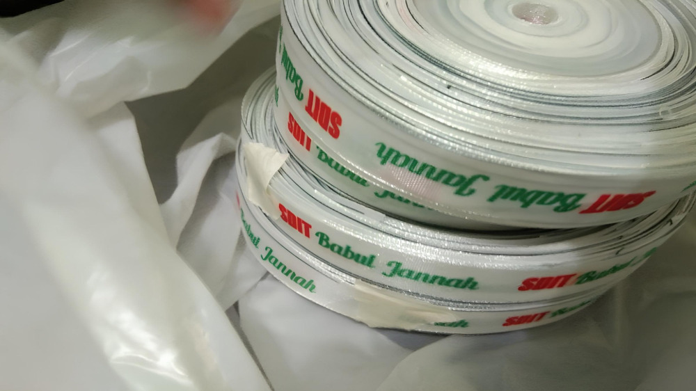 Label Satin Elegan Lembut dan Beragam