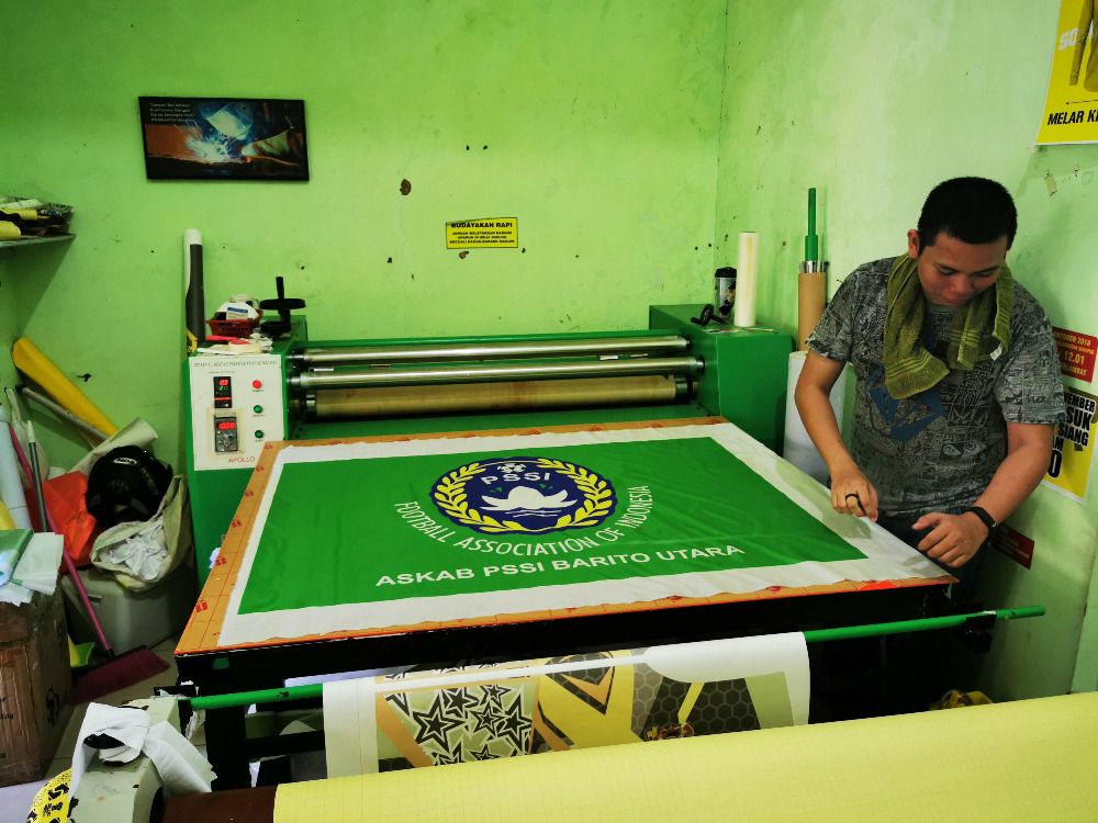 Bendera kain untuk identitas dan hiasan anda