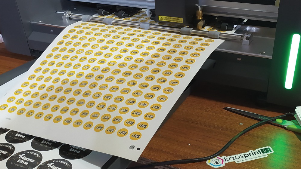 apa perbedaan dari die cut dan kiss cut