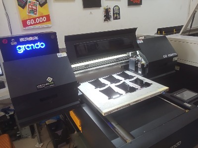 Mesin cetak UV Grando Flatbed